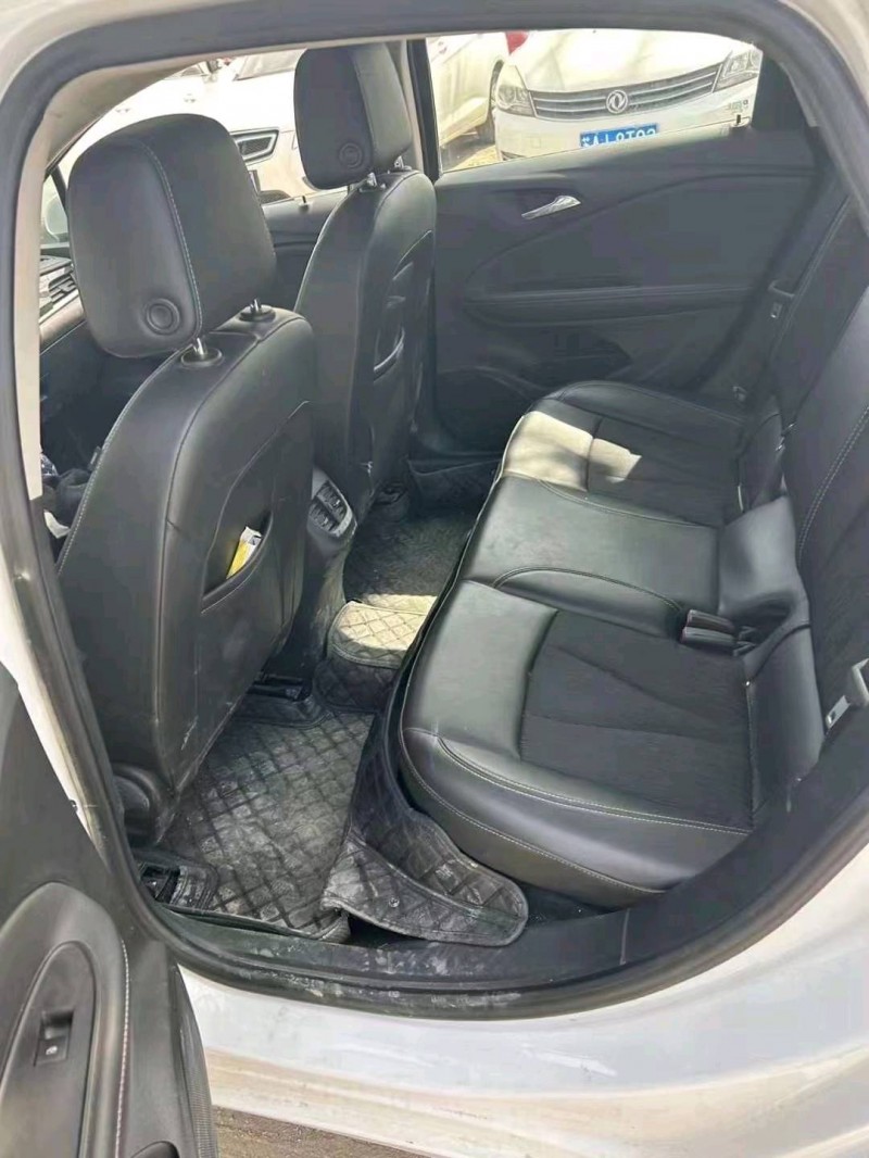 青岛22年别克威朗5