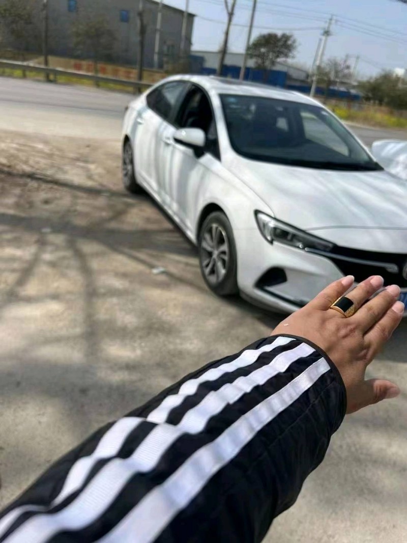 青岛22年别克威朗7