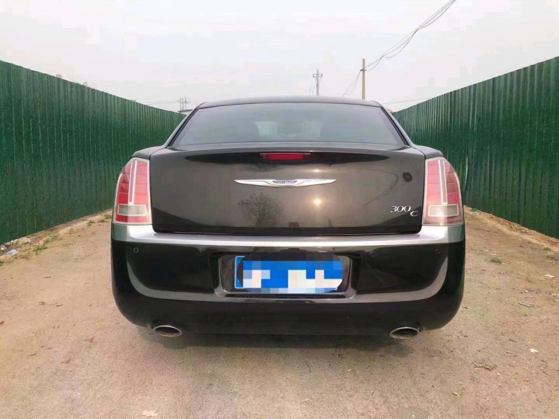 济宁13年克莱斯勒300C9