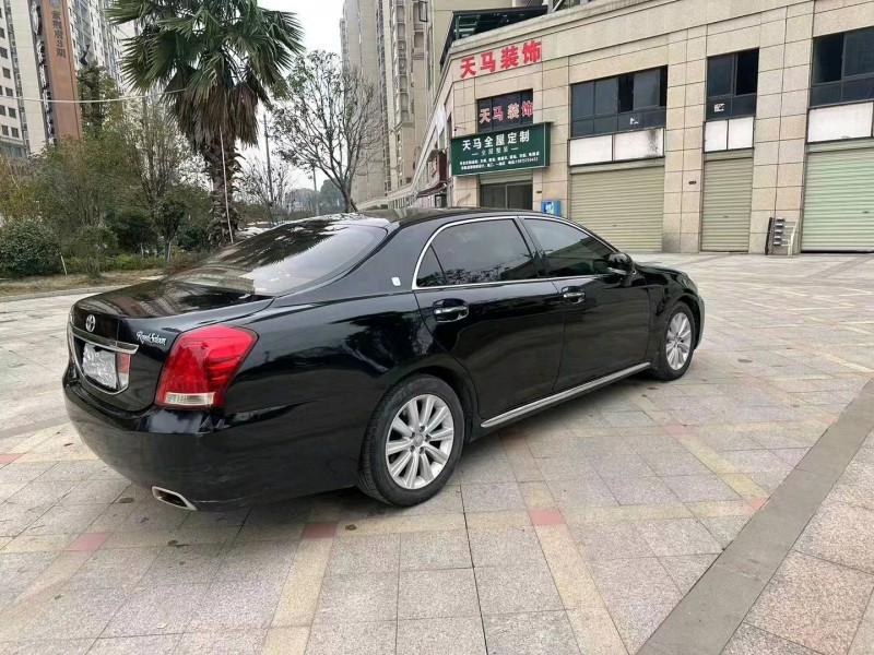 淄博10年豐田皇冠3