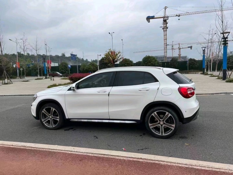梧州16年奔驰GLA8
