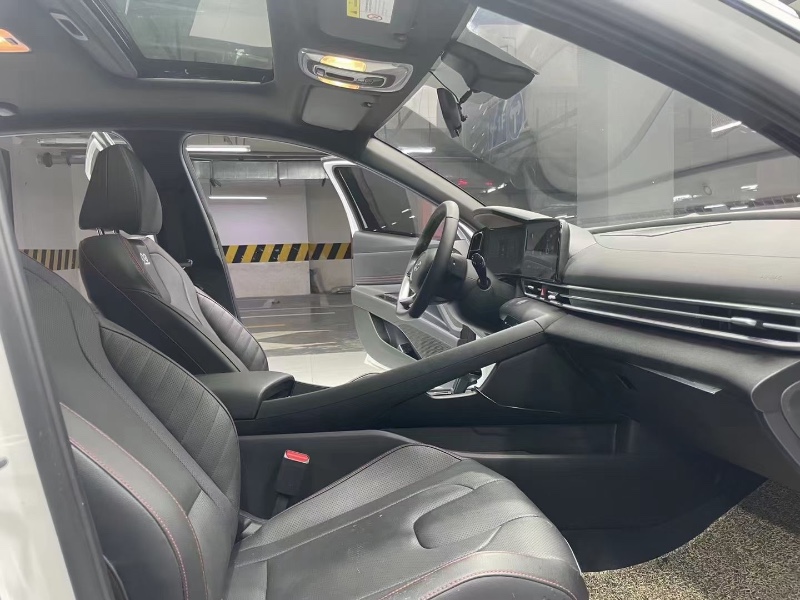 成都22年现代伊兰特4