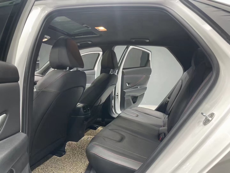 成都22年现代伊兰特6