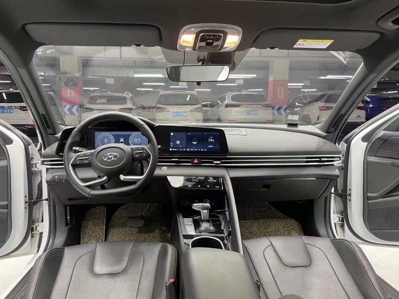 成都22年现代伊兰特5