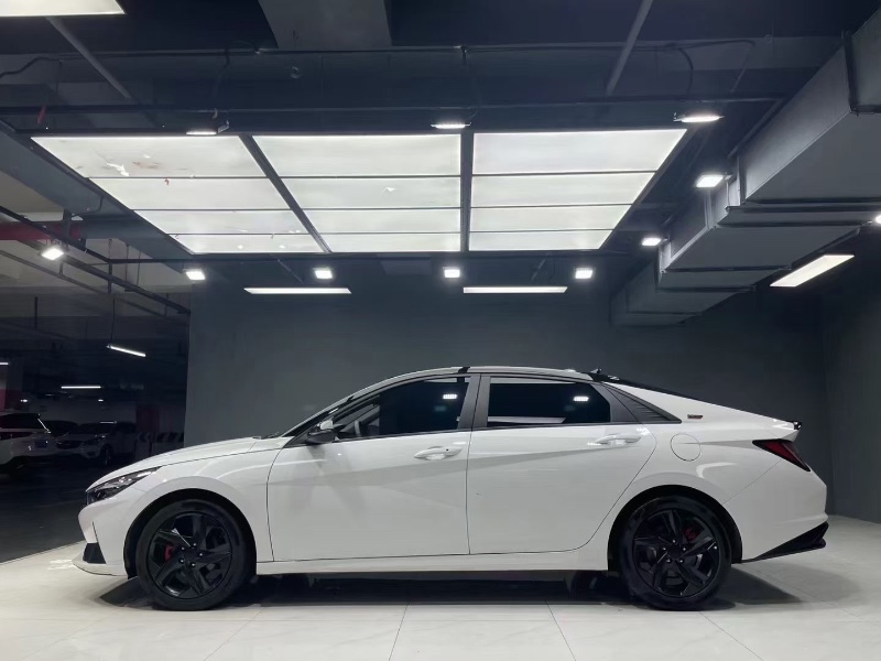 成都22年现代伊兰特8