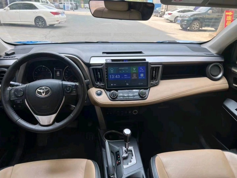 深圳16年丰田RAV48