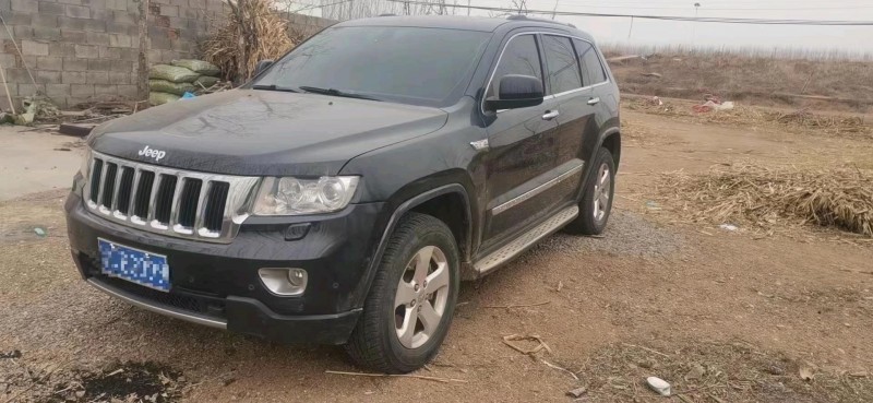 青岛13年Jeep大切诺基2