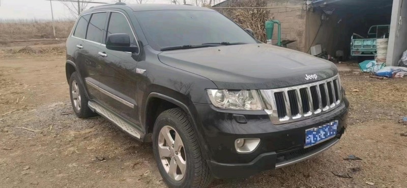 青岛13年Jeep大切诺基3