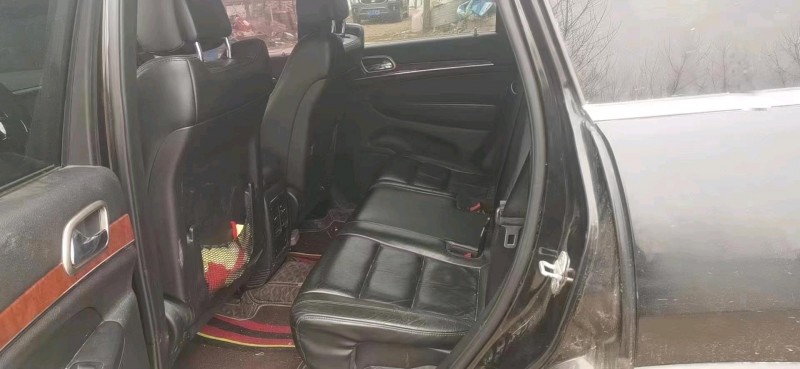 青岛13年Jeep大切诺基4