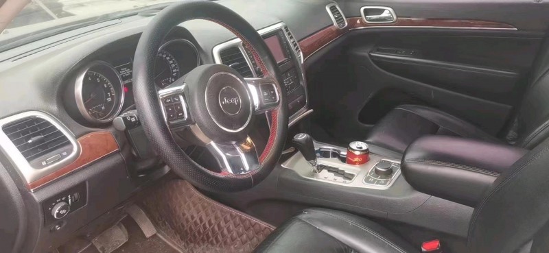 青岛13年Jeep大切诺基6