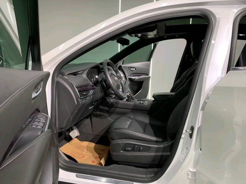 成都21年凯迪拉克XT43