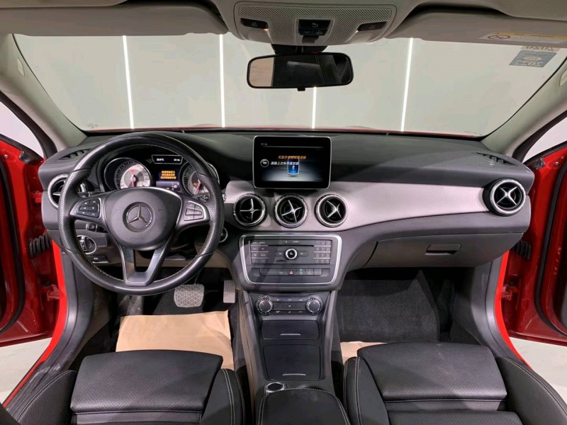 成都16年奔驰GLA5