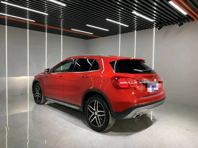 成都16年奔驰GLA9