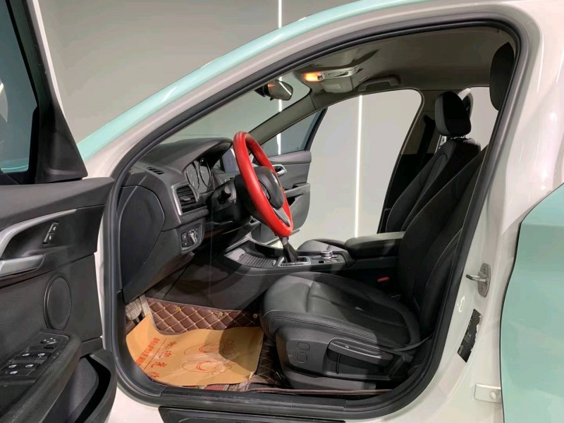 成都19年宝马1系4