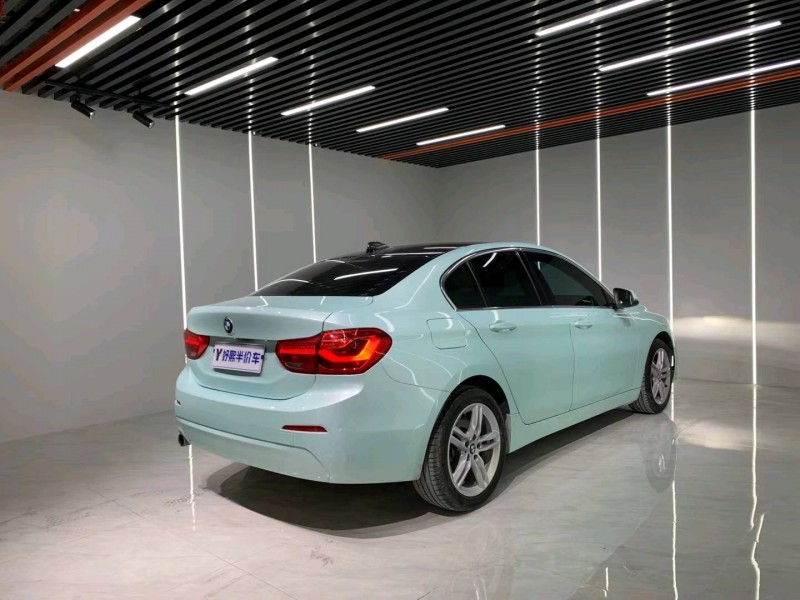 成都19年宝马1系7