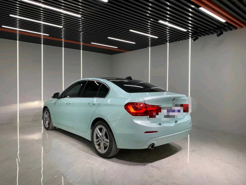 成都19年宝马1系9