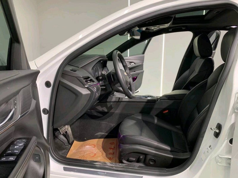 成都21年凯迪拉克CT44