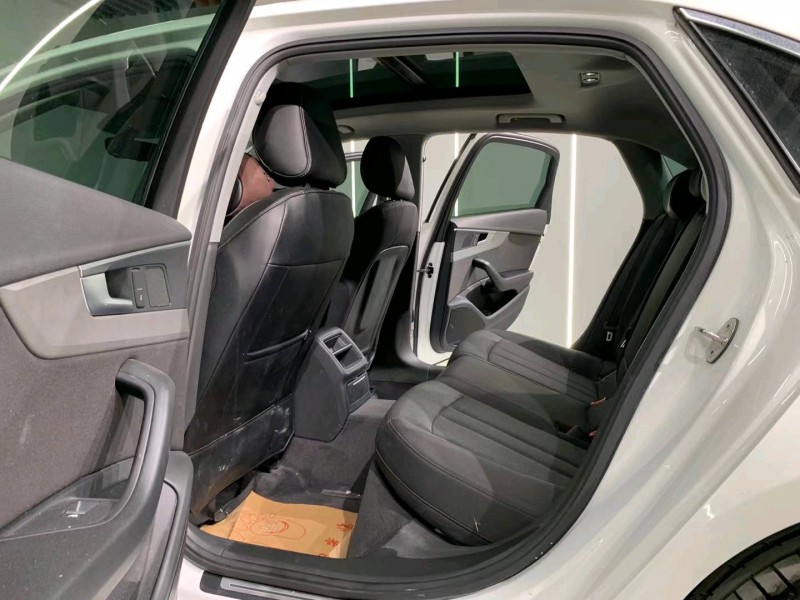 成都19年奥迪A4L5