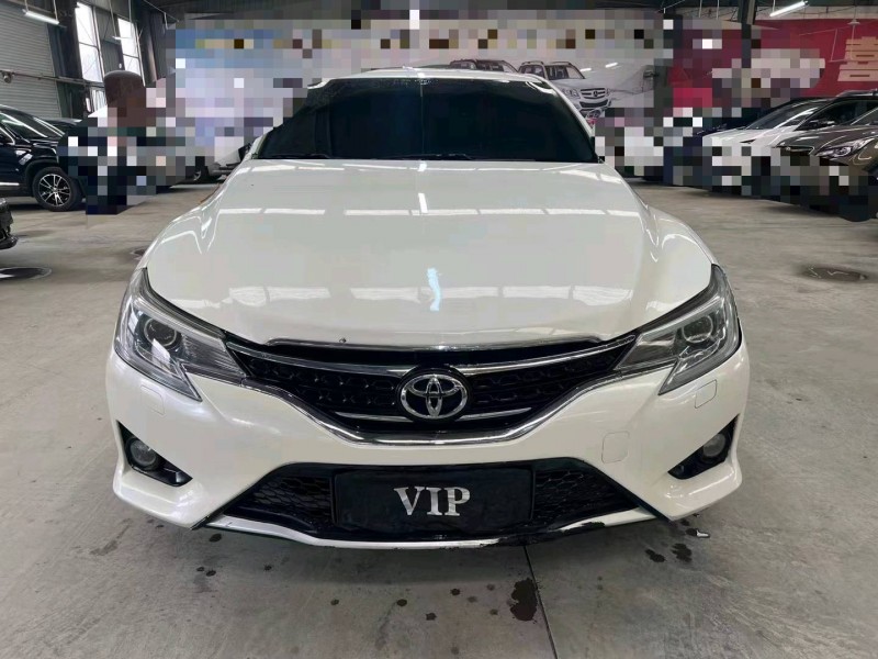 济宁11年丰田锐志1