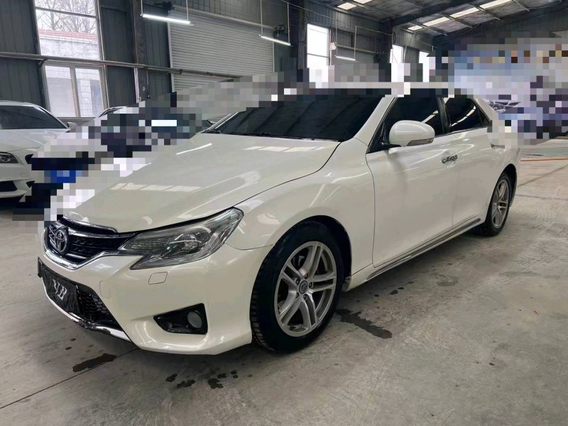 济宁11年丰田锐志3