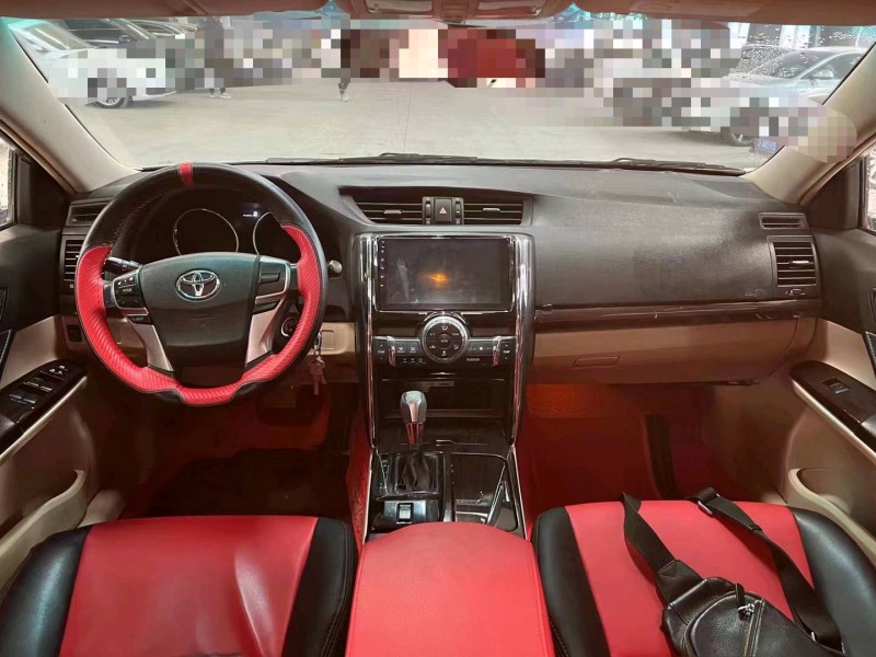 济宁11年丰田锐志4