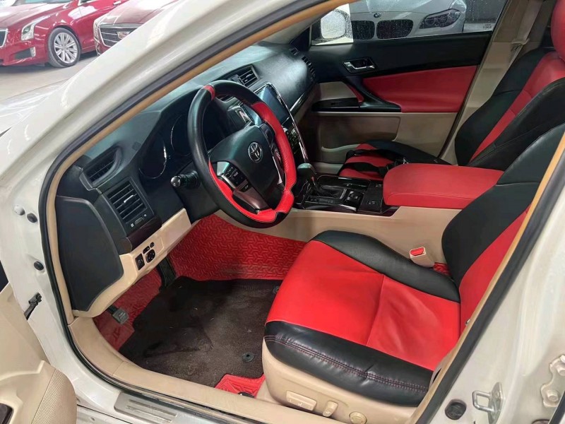 济宁11年丰田锐志5