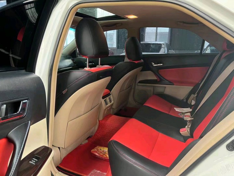 济宁11年丰田锐志6