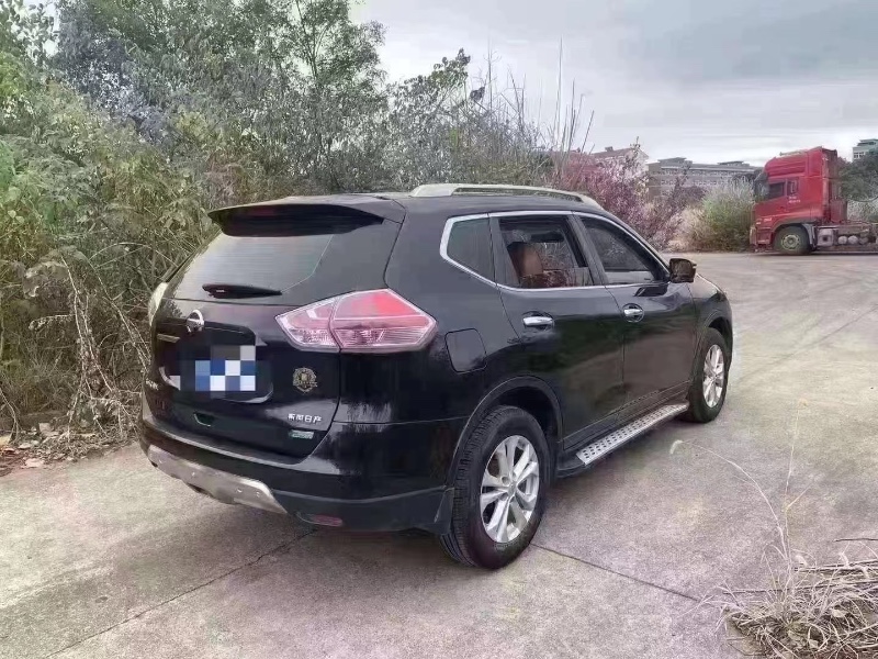 枣庄16年日产奇骏2