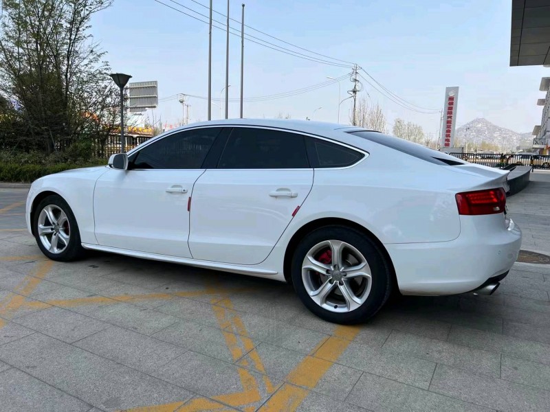 济宁16年奥迪A58