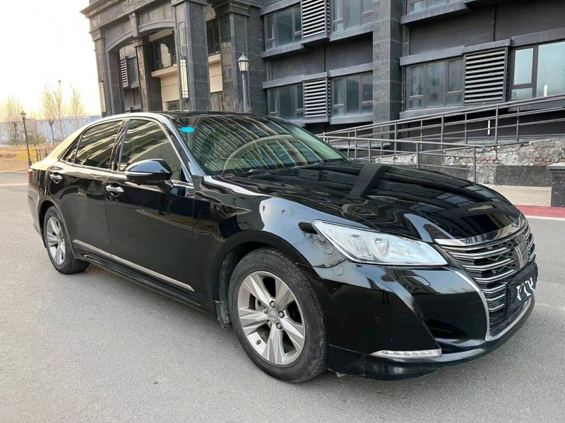 廊坊17年丰田皇冠3