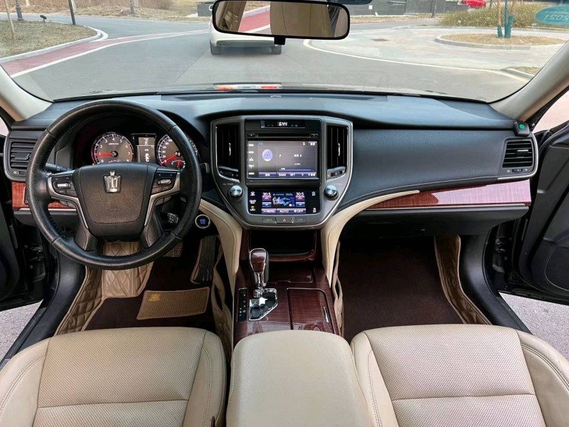 廊坊17年丰田皇冠7