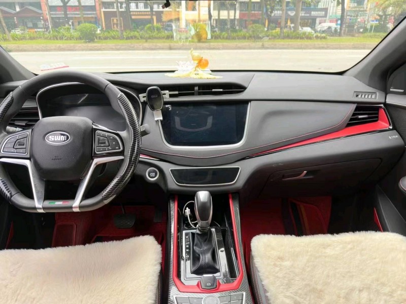 成都22年SWM斯威汽车G016