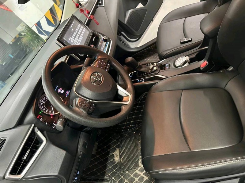 成都22年丰田卡罗拉5