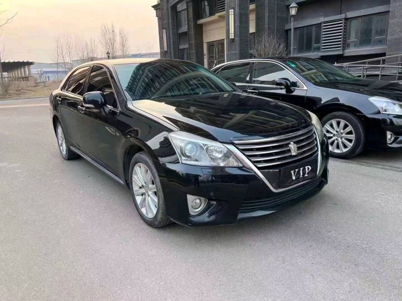 廊坊14年丰田皇冠3