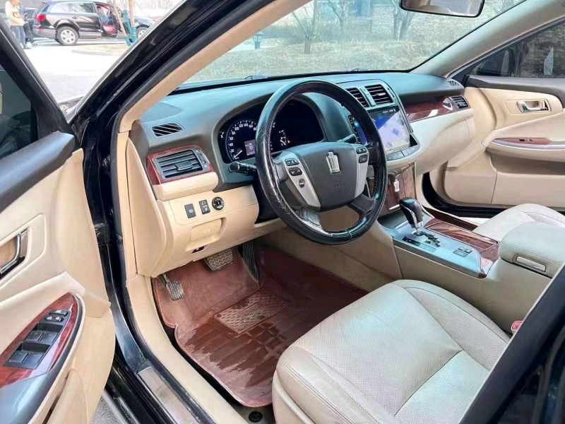 廊坊14年丰田皇冠4