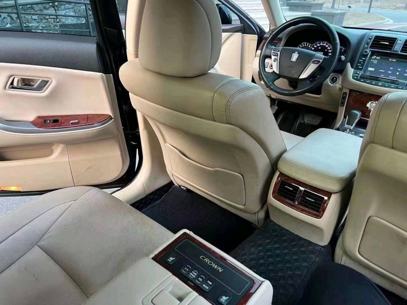 廊坊14年丰田皇冠6