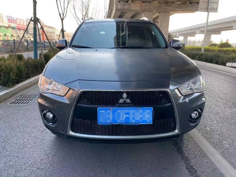 济宁10年三菱欧蓝德1