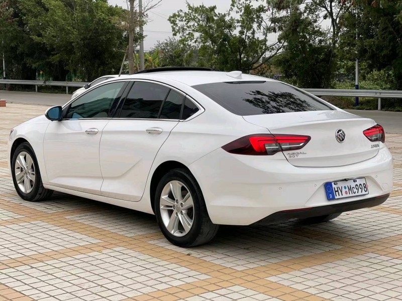 汕头18年别克君威7