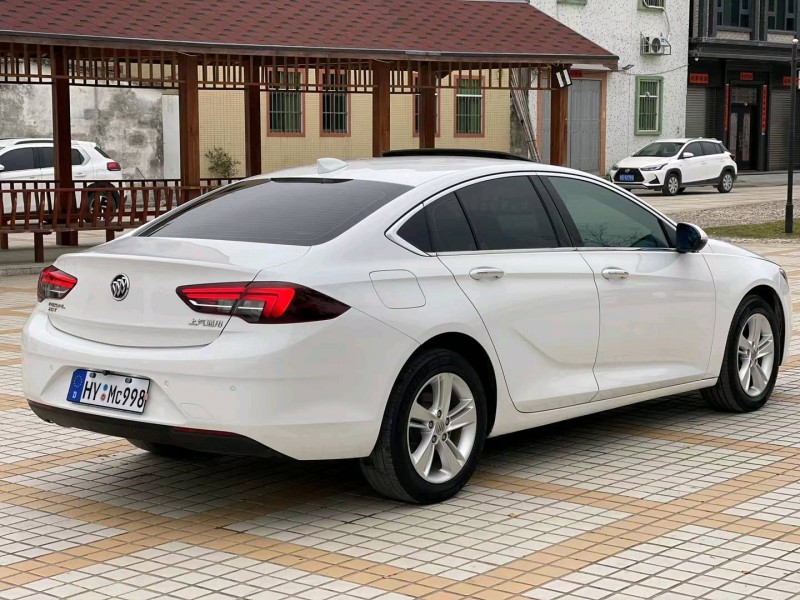 汕头18年别克君威8