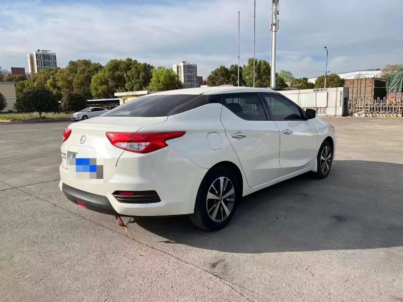 武汉19年日产蓝鸟5