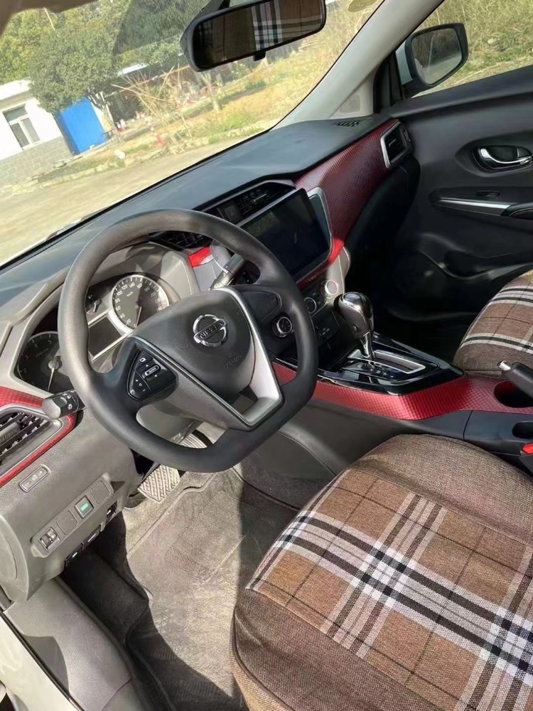 武汉19年日产蓝鸟8