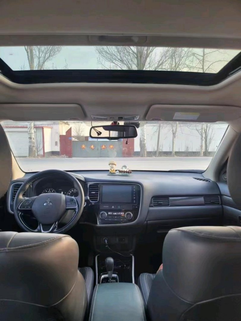 保定19年三菱欧蓝德3