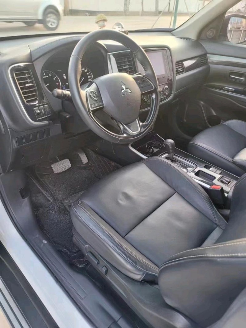 保定19年三菱欧蓝德2