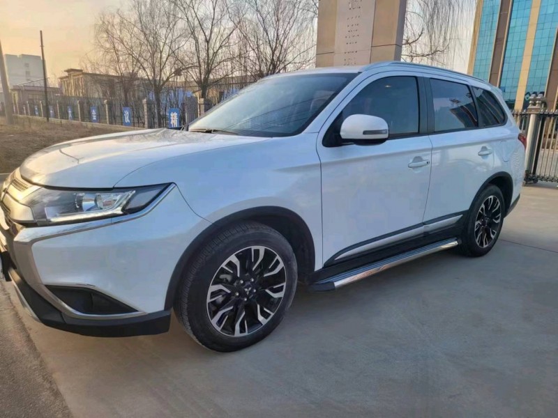 保定19年三菱欧蓝德5