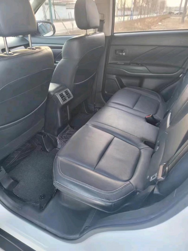 保定19年三菱欧蓝德4