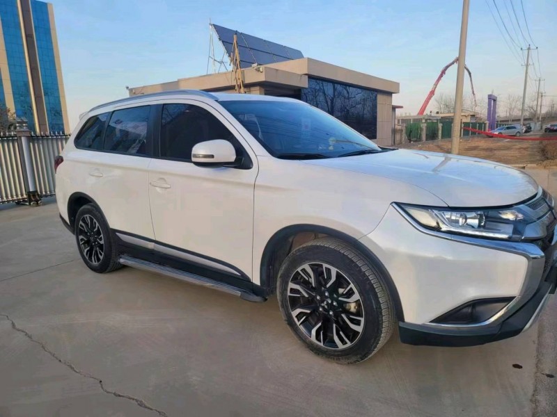 保定19年三菱欧蓝德6