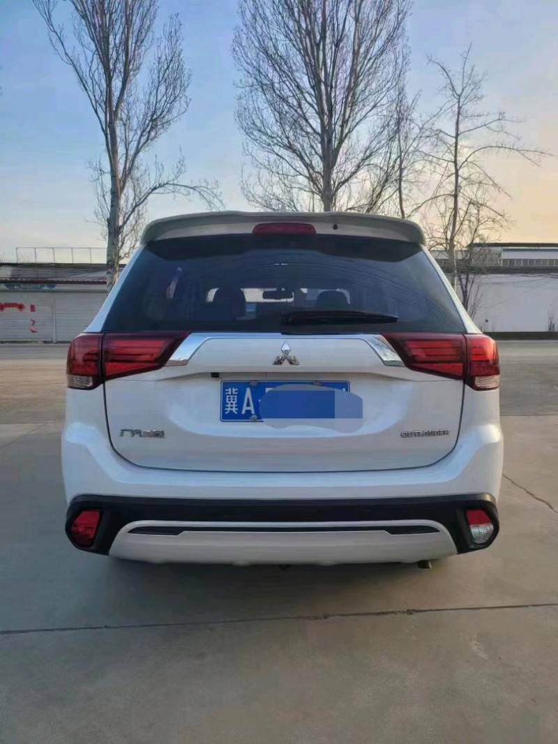 保定19年三菱欧蓝德9