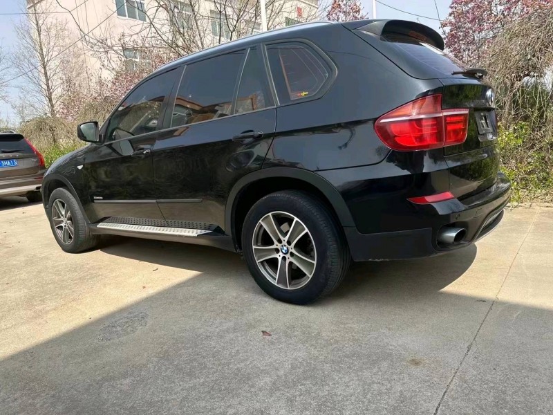 济南11年宝马X54