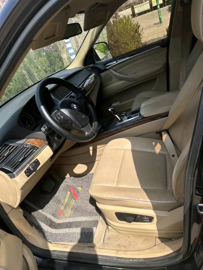 济南11年宝马X58