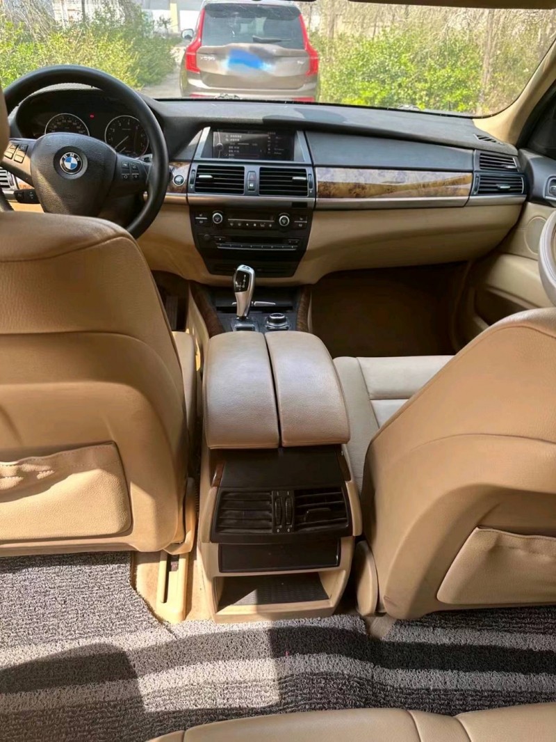 济南11年宝马X57